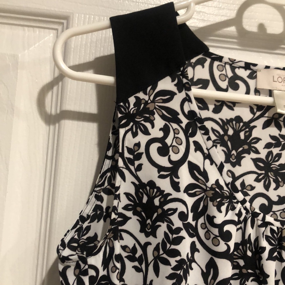 THE LOFT (EUC) Sleeveless Blouse Black&White Floral Design. Comfortable! Size SP - Picture 3 of 10